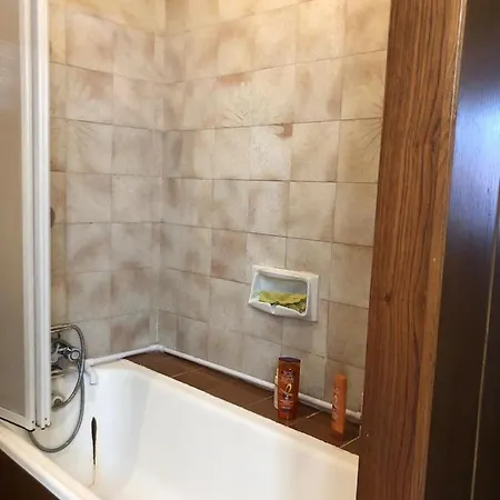 民宿 Solo Traveller Bedroom In Homestays Center