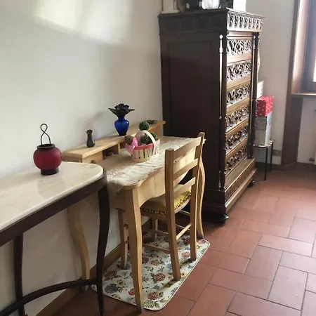홈스테이 Solo Traveller Bedroom In Homestays Center